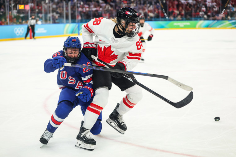 Kendal Coyne and Julia Gosling fight for the puck on the ice