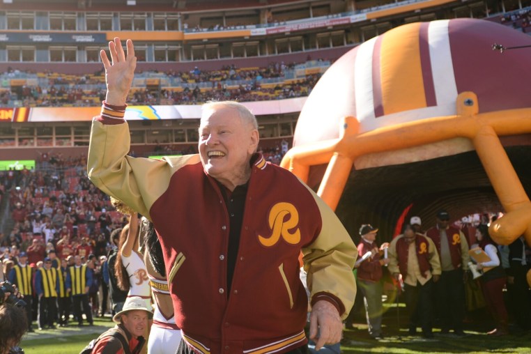 LANDOVER, MD - NOVEMBER 3:  Washington Redskins great Sonny Jurgensen is introduced prior to game action against the San Diego Chargers at FedEx field on November 3, 2013 in Landover, MD.  (Photo by Jonathan Newton/The Washington Post via Getty Images)