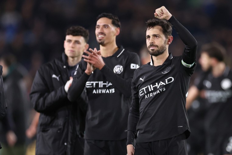 Ahmed Fareed, Tim Howard, and Robbie Mustoe analyze an action-packed Saturday that saw Manchester City close the gap on Arsenal at Elland Road, Liverpool punish West Ham, Brentford hang on against Burnley, and more.