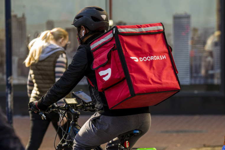 Image: Holiday Shopping Ahead Of Consumer Comfort Figures