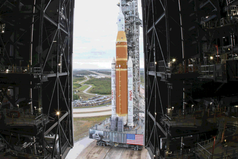 Artemis rocket launch images 