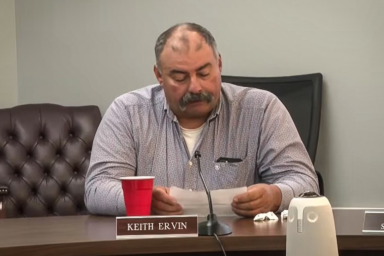 Keith Ervin gives a statement during the Washington County Schools Board of Education Emergency Meeting on April 8, 2026.