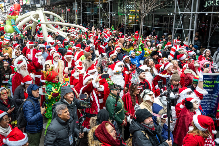 Revelers Bar Hop During New York's SantaCon