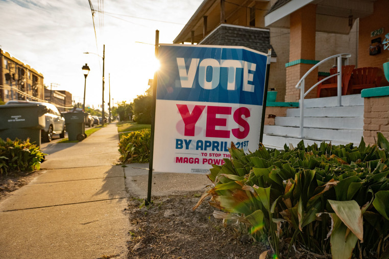 Signs promoting Virginia's redistricting referendum vote