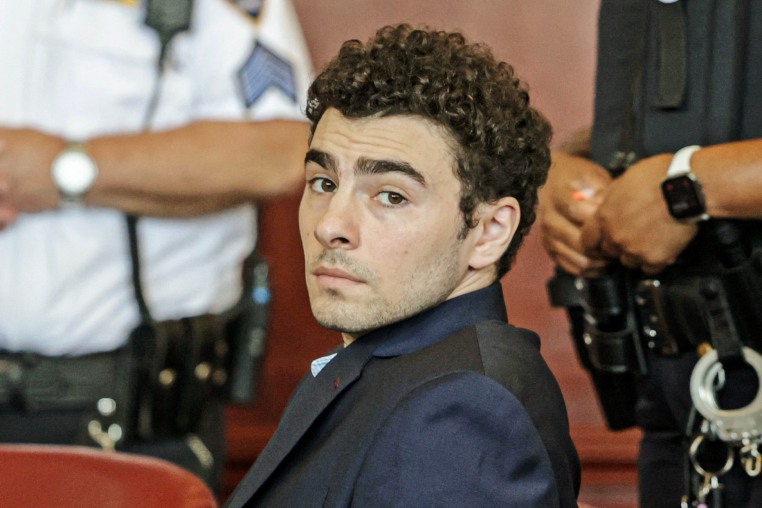 Luigi Mangione attends a court hearing 