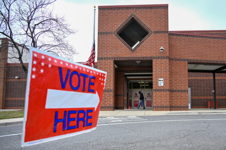 Early voting sign.