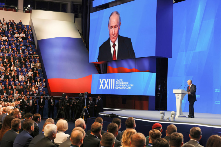 Image: Vladimir Putin on stage addressing an audience