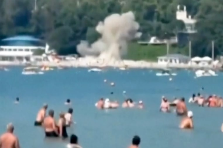 Video shows deadly drone attack on beach in Gelendzhik, Russia (Aug 3, 2026)