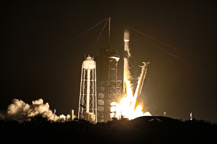 A SpaceX Falcon 9 rocket