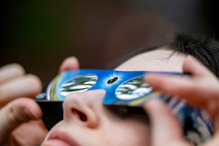 Solar eclipse glasses