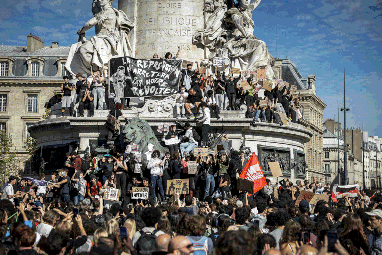 Image: Carousel of images showing protest scenes from across France.