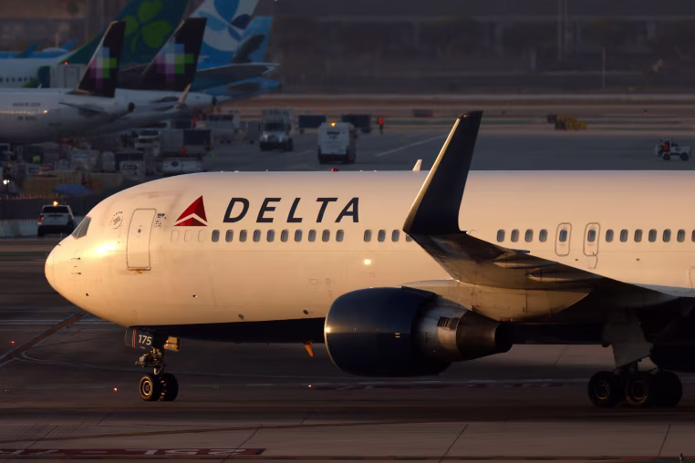Delta Air Lines At Los Angeles International Airport