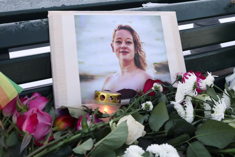A portrait of Rene Nicole Good at a makeshift memorial in front of the U.S. Embassy in Berlin.