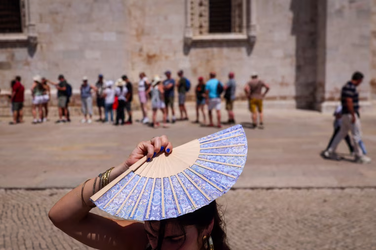TOPSHOT-PORTUGAL-WEATHER-HEATWAVE