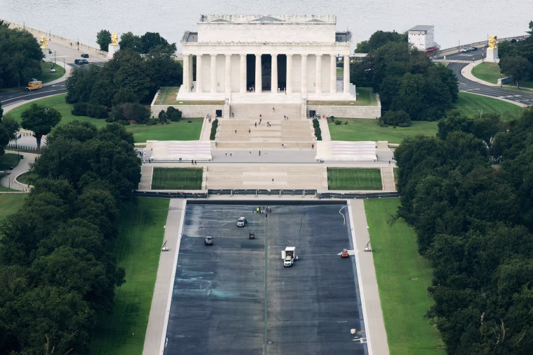 Work continues at the Lincoln Memorial Reflecting Pool 