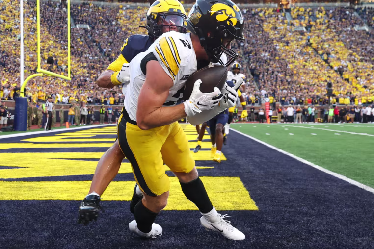 ANN ARBOR, MICHIGAN - SEPTEMBER 26: Reece Vander Zee #2 of the Iowa Hawkeyes catches the game winning touchdown in front of Smith Snowden #3 of the Michigan Wolverines with no time left to win 20-19 at Michigan Stadium on September 26, 2026 in Ann Arbor, Michigan. (Photo by Gregory Shamus/Getty Images)