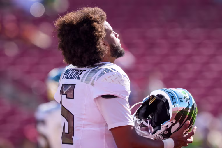 Oregon quarterback Dante Moore dons his helmet as the Oregon Ducks face the USC Trojans on Sept. 26, 2026, at Los Angeles Memorial Coliseum in Los Angeles, California.