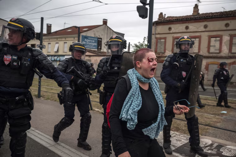 TOPSHOT-FRANCE-POLITICS-EDUCATION-DEMO