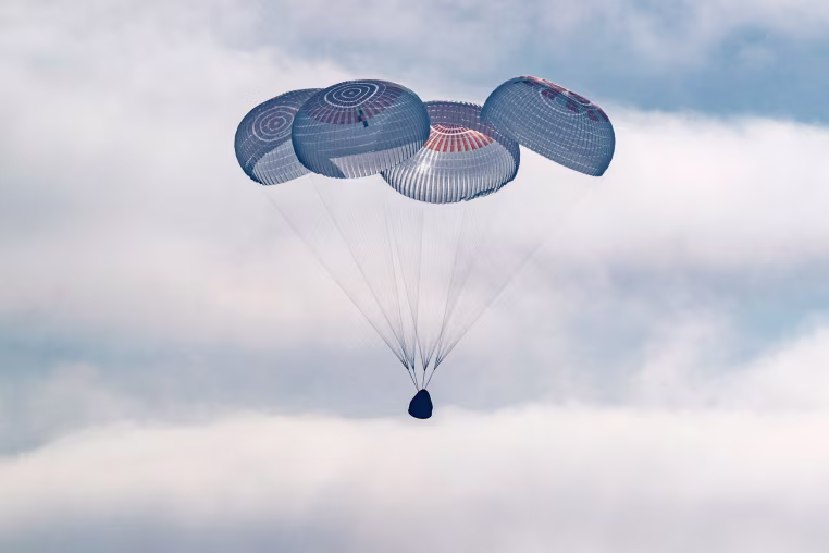 The SpaceX Crew Dragon Freedom spacecraft prepares for splashdown off the coast of Los Angeles on Oct. 8, 2026.