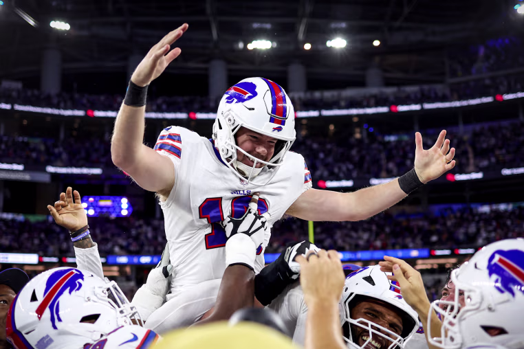 Buffalo Bills v Los Angeles Rams