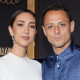 Nicole McPherson y Javier Hernández asisten al estreno en Los Ángeles de WINNING TIME de HBO en The Theatre at Ace Hotel el 2 de marzo de 2022 en Los Ángeles, California.