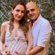 Sergio Castrejón y Paola Poulain posando embarazados