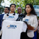 Activistas se pronuncian a favor de DACA, en Washington, DC, el 15 de junio de 2022.
