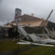 Una tienda dañanda por la tormenta tropical Edouard en Beaumont, Texas, el 1 de septiembre de 2026.