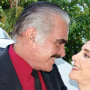 Vicente Fernández y su esposa
