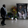 Las flores antes del funeral de Andrew Brown Jr., el lunes 3 de mayo de 2021 en la iglesia Fountain of Life en Elizabeth City, Carolina del Norte.