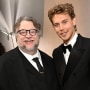 Guillermo del Toro y Austin Butler en la 80.ª Entrega Anual de los Golden Globes en Beverly Hills, California, enero 2023.