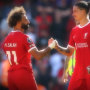 Mohamed Salah (i) y Darwin Núñez se felicitan tras la nueva victoria del Liverpool.