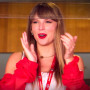 Taylor Swift aplaude en un palco del Arrowhead Stadium, durante el partido entre los Kansas City Chiefs y los Chicago Bears.