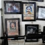 Imágenes enmarcadas del fallecido narcotraficante Pablo Escobar son exhibidas para la venta en una tienda en Doradal, Colombia, el 5 de febrero de 2021. 