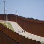 Parte de la valla que divide la frontera entre San Diego, Estados Unidos y Tijuana, México, el 11 de mayo de 2023.
