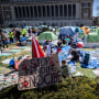 Un cartel erigido en el campamento de protesta pro Palestina en el campus de la Universidad de Columbia en Nueva York el lunes 22 de abril de 2024.