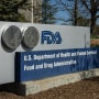 El logotipo de la Administración de Alimentos y Medicamentos (FDA) en Silver Spring, Maryland, el 17 de julio de 2025. 