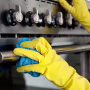 Image: Cleaning the oven