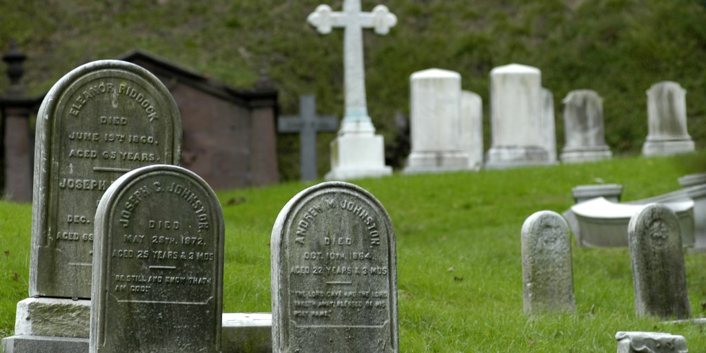 Tombstone tours: Famous cemeteries