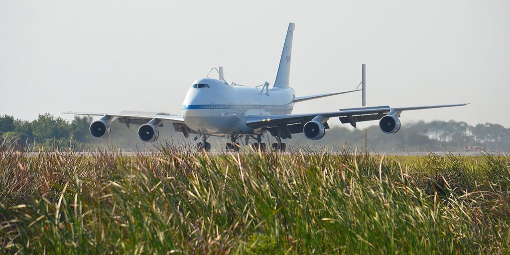 NASA jumbo jet arrives to ferry Discovery to Smithsonian
