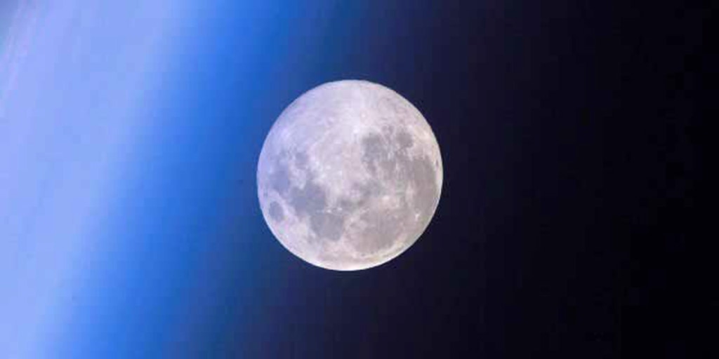 g-tec-090109-full-moon-2p.jpg