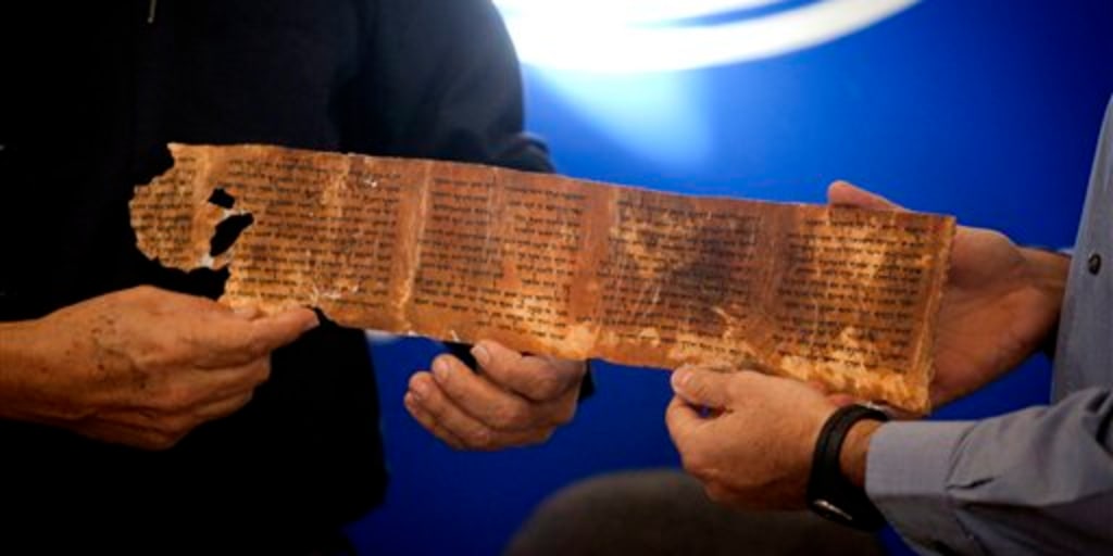 Digital Dead Sea Scrolls at the Israel Museum, Jerusalem - The