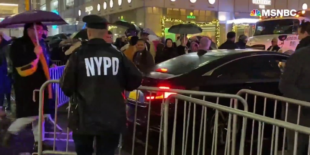 Three NYPD officers wounded in machete attack near Times Square on New Year's Eve - Vimarsana News
