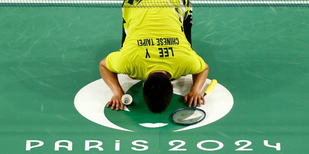 Chinese Taipei beats China for men's badminton doubles gold