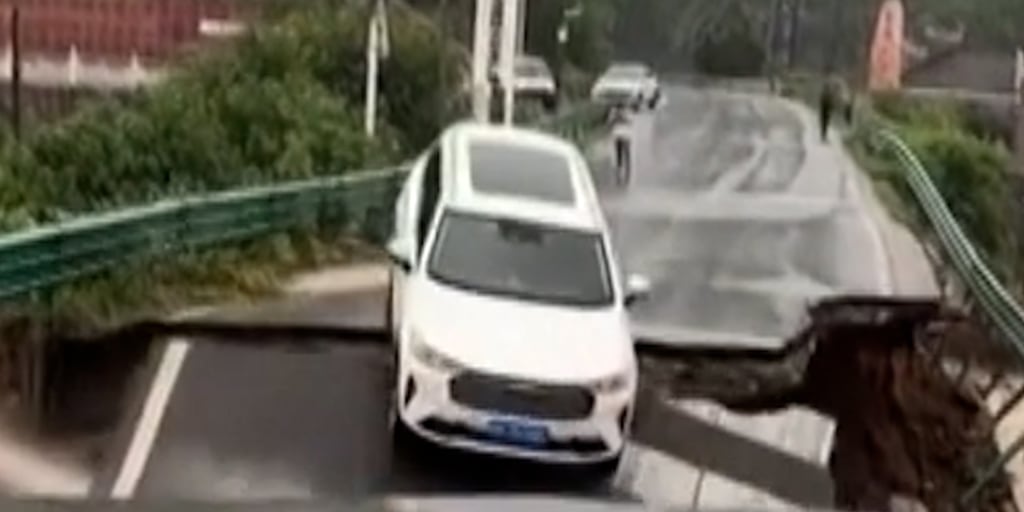 Car plunges into fast-moving river in China