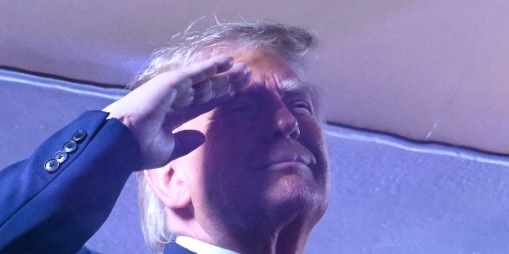 Trump booed by crowd at MSG during national anthem