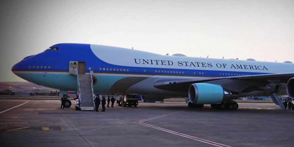 Secret Service agents prepare Trump’s plane for departure, then quietly swap it out like it’s a used car at a shady dealership called ‘Art of the Steal Aviation.’