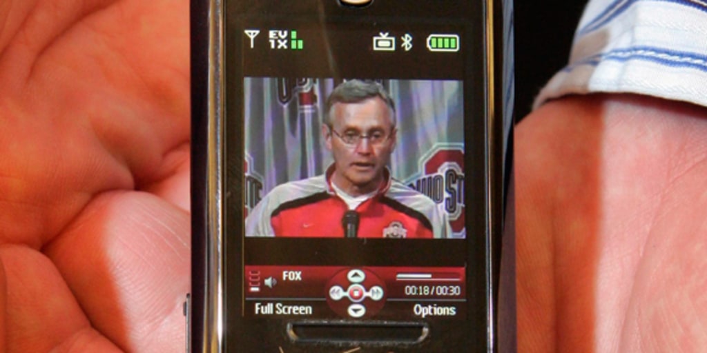Motorola unveils new music, video phones