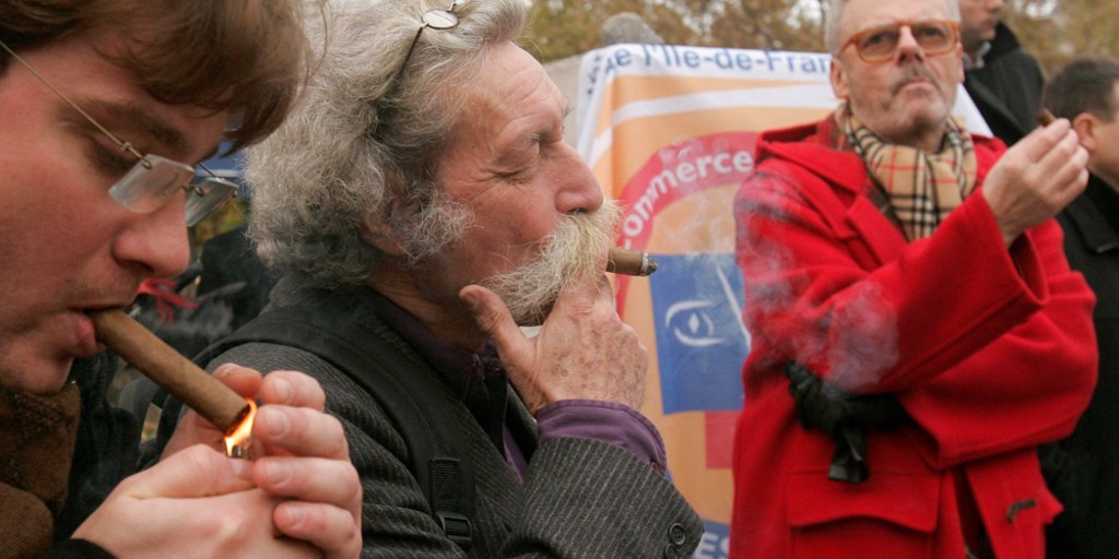 tobacco france Amputated leg image on warning 'used without consent' | Pueblo France 01 | TPackSS: