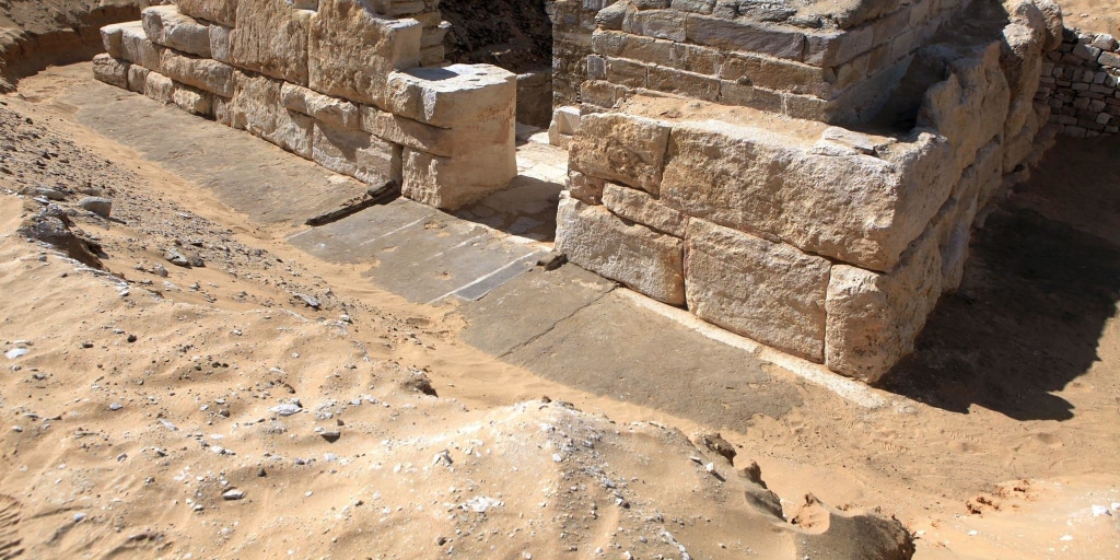 150105-tomb1.jpg